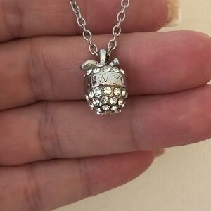 New York Apple necklace